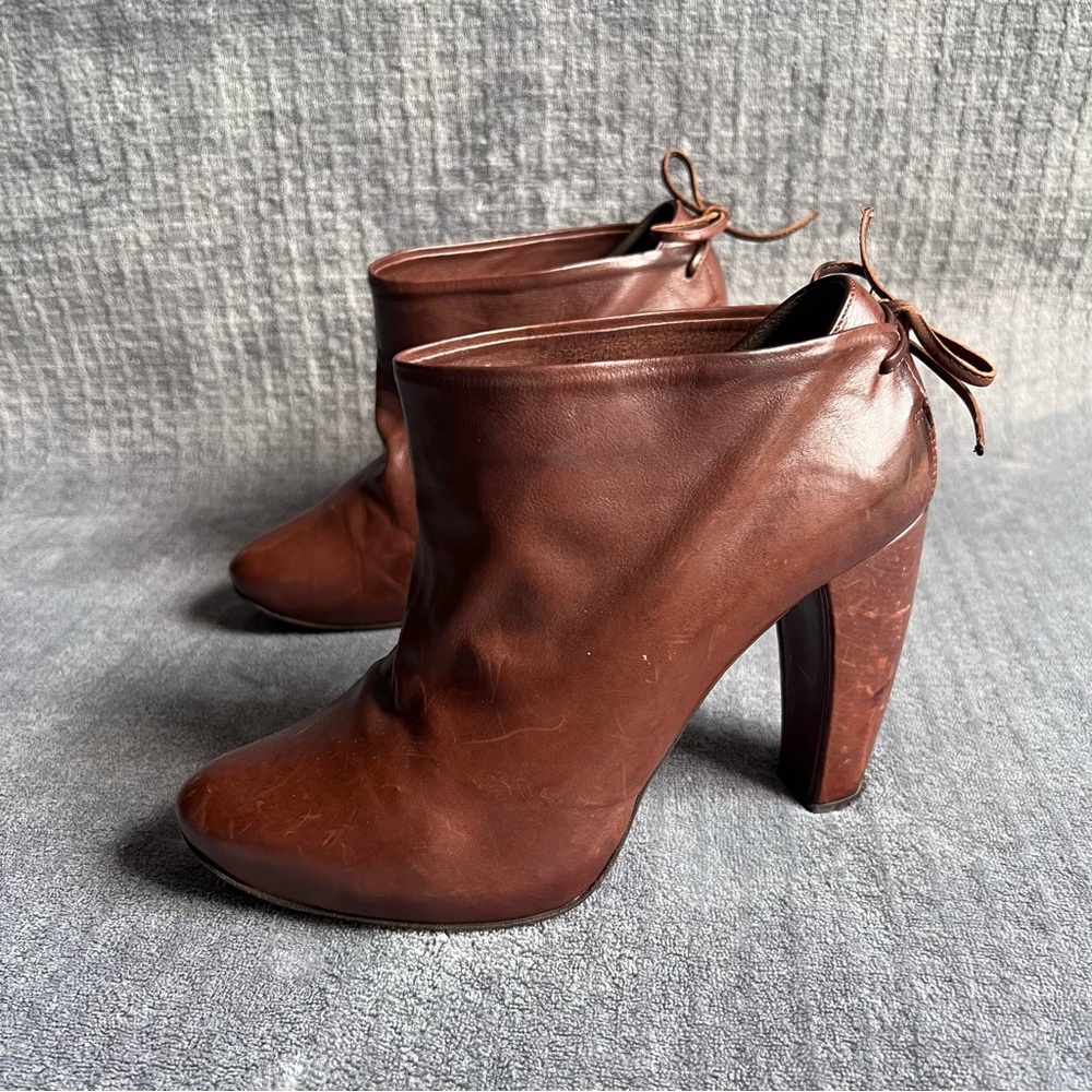 Vera Wang Lavender Leather Ankle Boots Sz 7.5 Brown Made in Italy Heels Lace - Picture 3 of 14